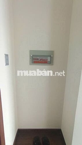 Cho thuê chung cư 2PN nội thất cơ bản & 2 máy lạnh, rèm