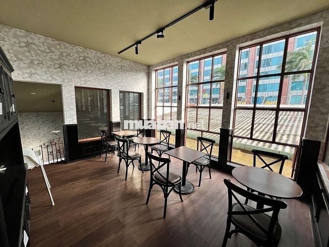 Nhà trống nhận ngay kiểu cổ trung tâm Q1 - Đẹp như hình giá chỉ 6x !!!