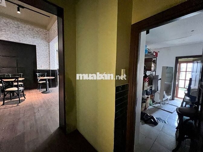 Nhà trống nhận ngay kiểu cổ trung tâm Q1 - Đẹp như hình giá chỉ 6x !!!