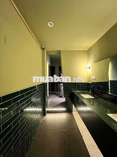 Nhà trống nhận ngay kiểu cổ trung tâm Q1 - Đẹp như hình giá chỉ 6x !!!