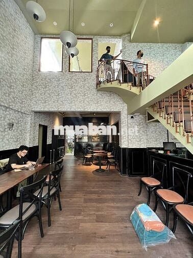 Nhà trống nhận ngay kiểu cổ trung tâm Q1 - Đẹp như hình giá chỉ 6x !!!