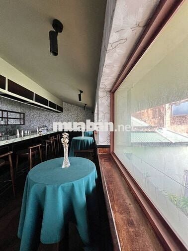 Nhà trống nhận ngay kiểu cổ trung tâm Q1 - Đẹp như hình giá chỉ 6x !!!