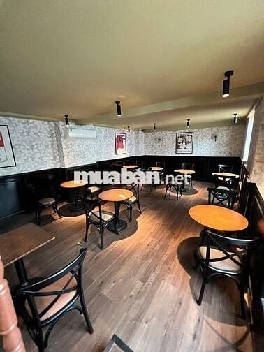 Nhà trống nhận ngay kiểu cổ trung tâm Q1 - Đẹp như hình giá chỉ 6x !!!