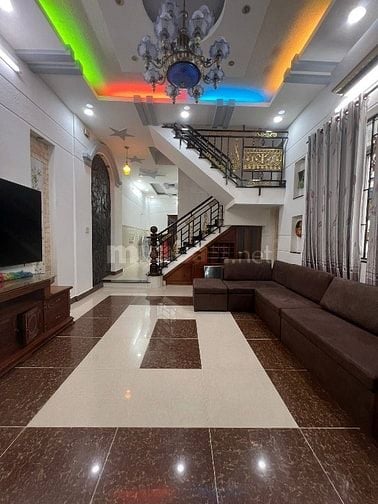 Bán nhà 3 lầu giá 13 tỷ đường 39 phường Bình Trưng TPHCM.