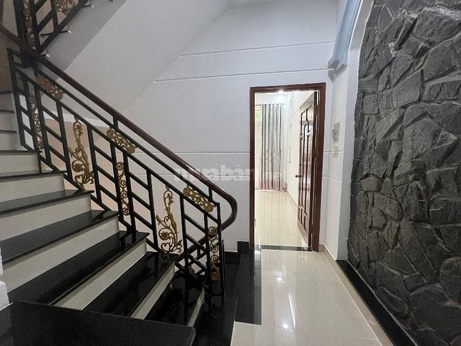 Bán nhà 3 lầu giá 13 tỷ đường 39 phường Bình Trưng TPHCM.