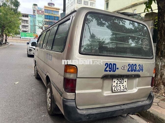 Toyota hiace tải van 6 chỗ 800kg có điều hoà mát