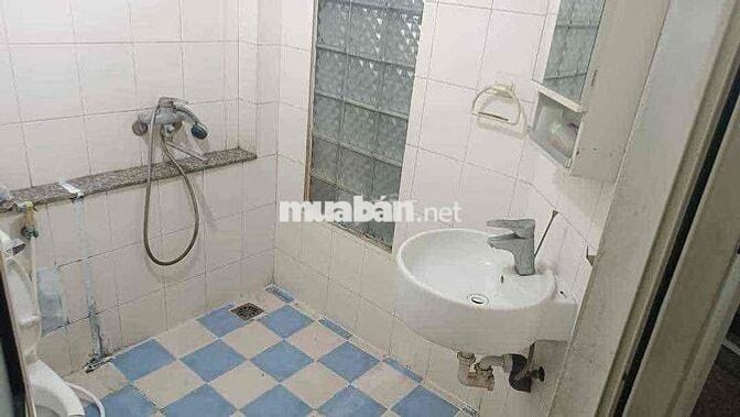 Phòng Ban Công 445 Lạc Long Quân Giá 2X vào ở Ngay