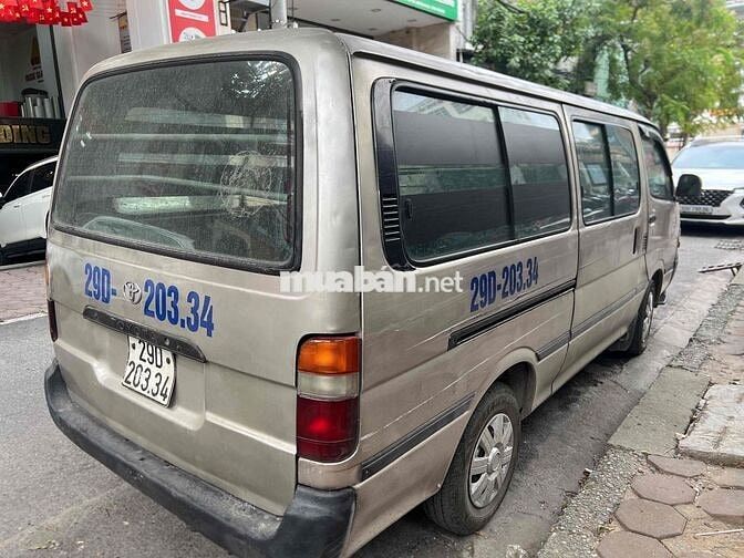 Toyota hiace tải van 6 chỗ 800kg có điều hoà mát