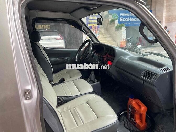 Toyota hiace tải van 6 chỗ 800kg có điều hoà mát