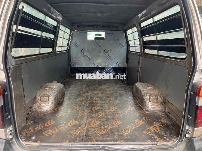 Toyota hiace tải van 6 chỗ 800kg có điều hoà mát