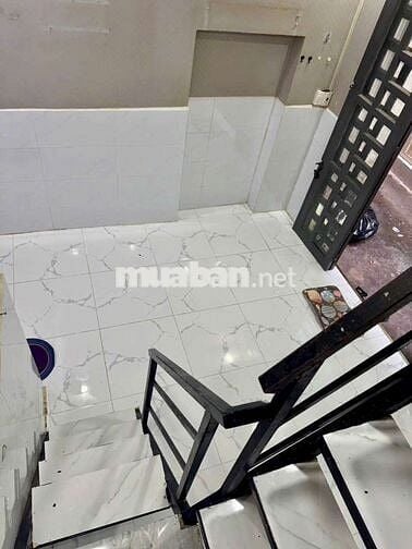 Nhà bán hẻm 95 lê văn lương  sát bên trường Học