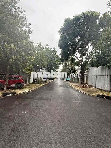 kho đôi 2MT phạm Đức sơn p16q8 DT 350m giá 40tr