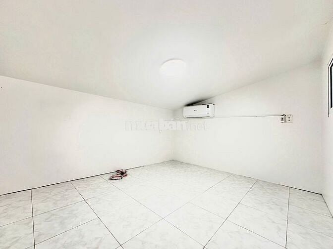 Nhà NC gần công viên Lê Thị Riêng cầu Công Lý, gần đường lê văn sỹ 2PN