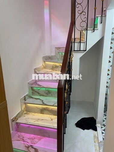 Mới, chính chủ xây dựng, không lộ giới. P15 Q10. 20m2 3 tầng. 3,4 tỷ.