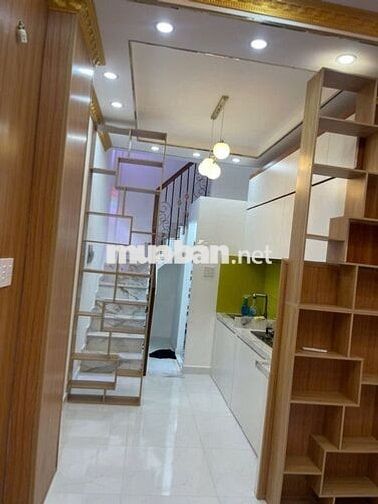 Mới, chính chủ xây dựng, không lộ giới. P15 Q10. 20m2 3 tầng. 3,4 tỷ.