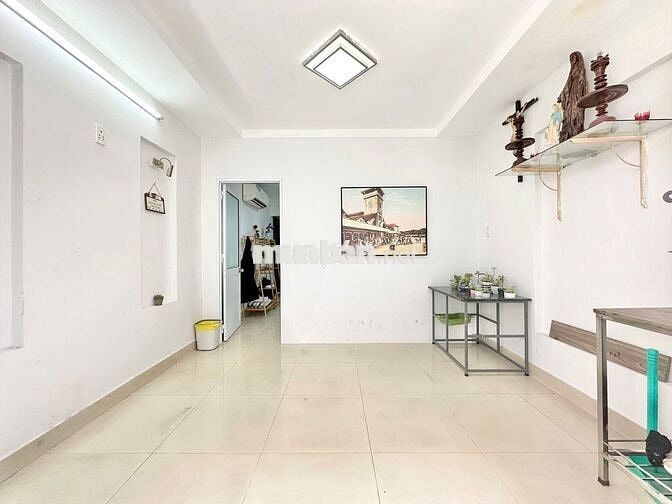 Nhà NC gần công viên Lê Thị Riêng cầu Công Lý, gần đường lê văn sỹ 2PN