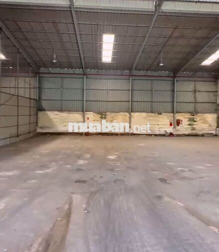 Kho diện tích lớn lên đến 900m2 ở Hoàng Quốc Việt cần cho thuê gấp