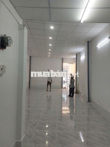 Cho thuê nhà mặt tiền hẻm lớn Nguyên Hồng, sát Phạm Văn Đồng