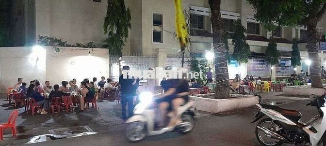 Cho thuê mặt bằng khu ăn uống đối diện có trường học