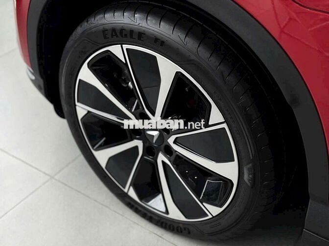 VINFAST VF8 PLUS LĂN BÁNH CHỈ 1.066 TRIỆU CÒN GIẢM