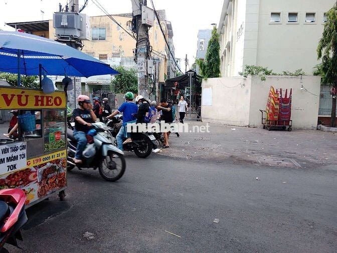 Cho thuê mặt bằng khu ăn uống đối diện có trường học