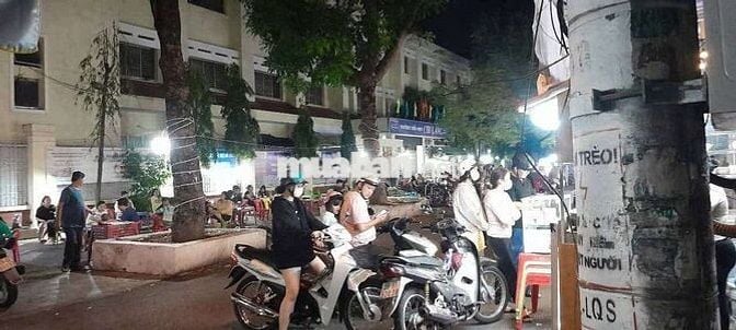 Cho thuê mặt bằng khu ăn uống đối diện có trường học