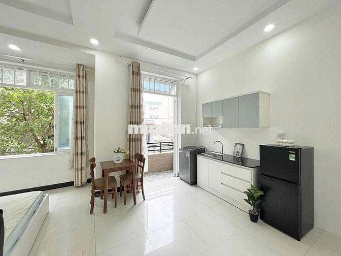 Ban công - Cây xanh - Full nội thất Cộng Hoà trống sẵn