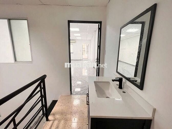 🌟 Nhà 2 tầng Q1 siêu hiếm – 4PN/4WC riêng biệt, giá chỉ 16tr/tháng! 🔥