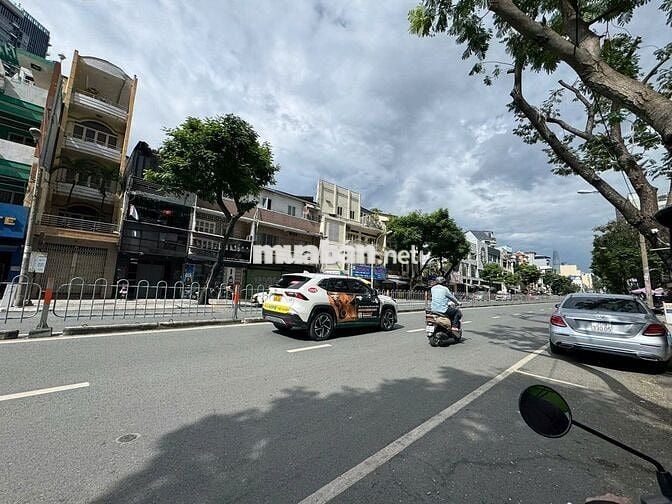 MT NGUYỄN CƯ TRINH, Q1 - NGAY NGÃ 4 TRẦN ĐÌNH XU &VÒNG XOAY CỐNG QUỲNH