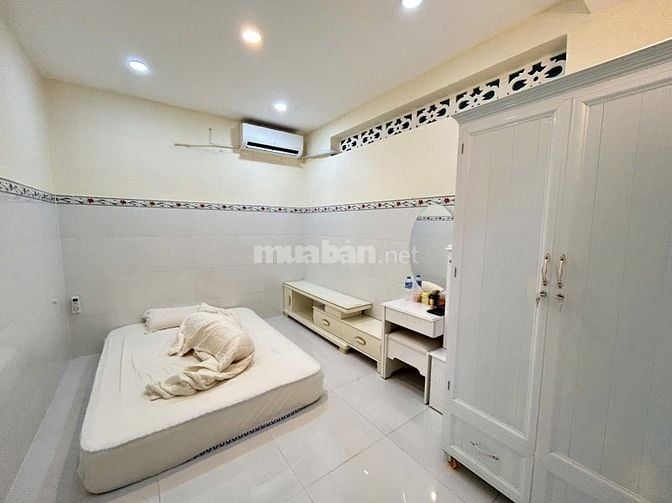 Chung cư  52 P5 Q8 2PN 62,4m2 thang máy, shr , tặng NT ngay TTHC Q8