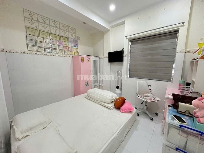 Chung cư  52 P5 Q8 2PN 62,4m2 thang máy, shr , tặng NT ngay TTHC Q8