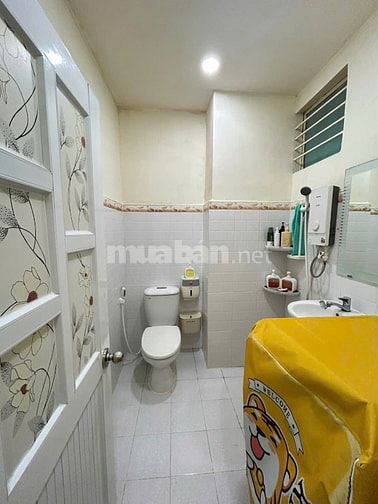 Chung cư  52 P5 Q8 2PN 62,4m2 thang máy, shr , tặng NT ngay TTHC Q8