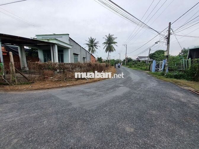 Nhà 2 mặt tiền nhựa. Trung tâm Trảng Bàng. 2,05 tỷ TL