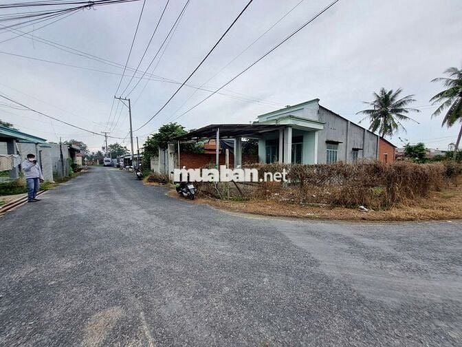 Nhà 2 mặt tiền nhựa. Trung tâm Trảng Bàng. 2,05 tỷ TL