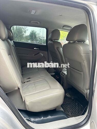 Xe 7 chỗ số tự động