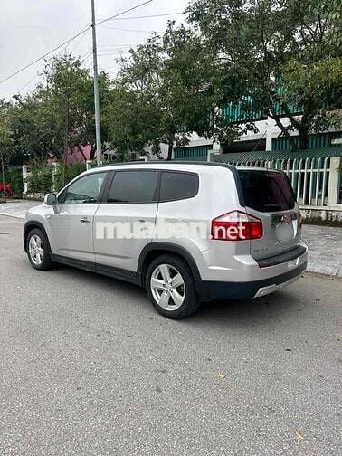 Xe 7 chỗ số tự động