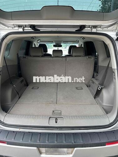 Xe 7 chỗ số tự động