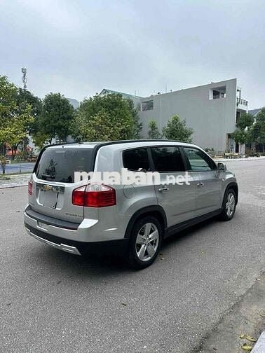 Xe 7 chỗ số tự động