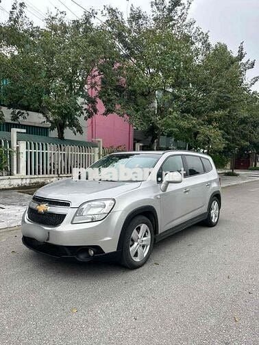 Xe 7 chỗ số tự động