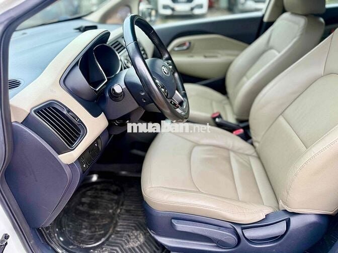 🆘🆘🆘RIO 1.4L 10/2015 Hatchback Nhập Hàn Quốc Zin99%