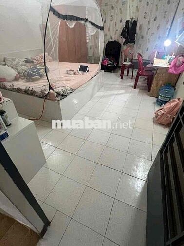 CHO THUÊ NHÀ ĐƯỜNG 8 m 1/ sẹc xe hơi vô nhà