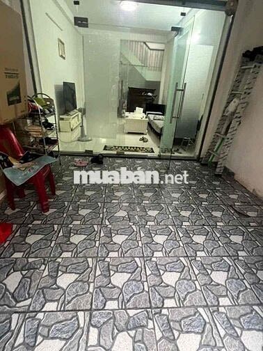 CHO THUÊ NHÀ ĐƯỜNG 8 m 1/ sẹc xe hơi vô nhà