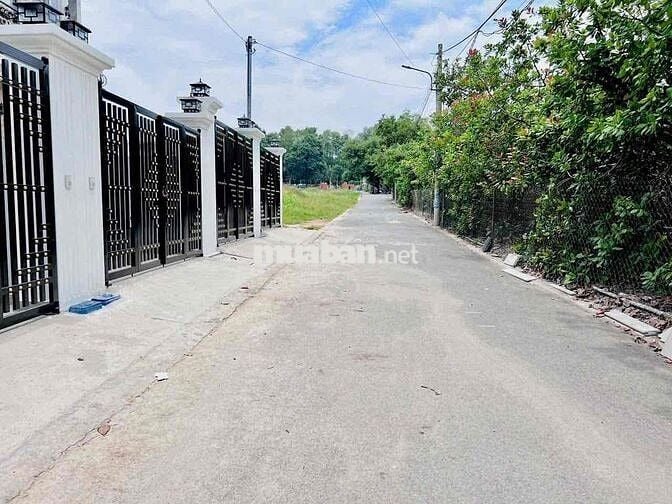 Cho Thuê Nhà 1 Trệt 2Lầu 4Phòng Ngủ Phú Hoà Ngay Trường Cao đẳng Y Tế