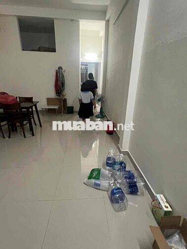 CHO THUÊ NHÀ ĐƯỜNG 8 m 1/ sẹc xe hơi vô nhà