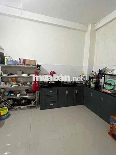 CHO THUÊ NHÀ ĐƯỜNG 8 m 1/ sẹc xe hơi vô nhà