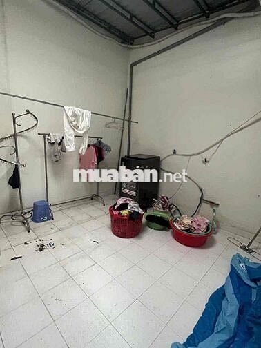 CHO THUÊ NHÀ ĐƯỜNG 8 m 1/ sẹc xe hơi vô nhà