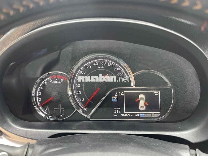 Toyota Vios 2023 G - 9600 km