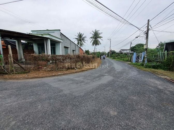 Nhà 2 mặt tiền nhựa. Trung tâm Trảng Bàng. 2,05 tỷ TL