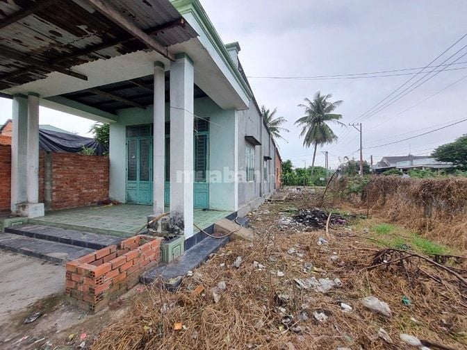 Nhà 2 mặt tiền nhựa. Trung tâm Trảng Bàng. 2,05 tỷ TL