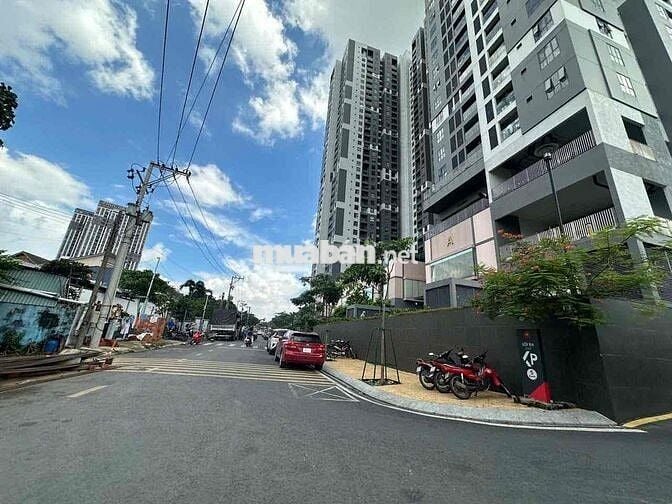 bán lô đất hót  nhât đông hoà.  gần làng đại học  qg dt 110m